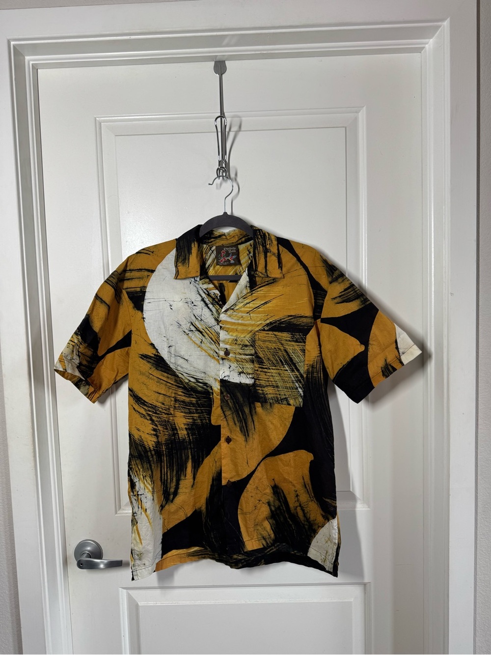 Men's Short Sleeve Casual Linen Button-Up Shirt in Mustard & Black